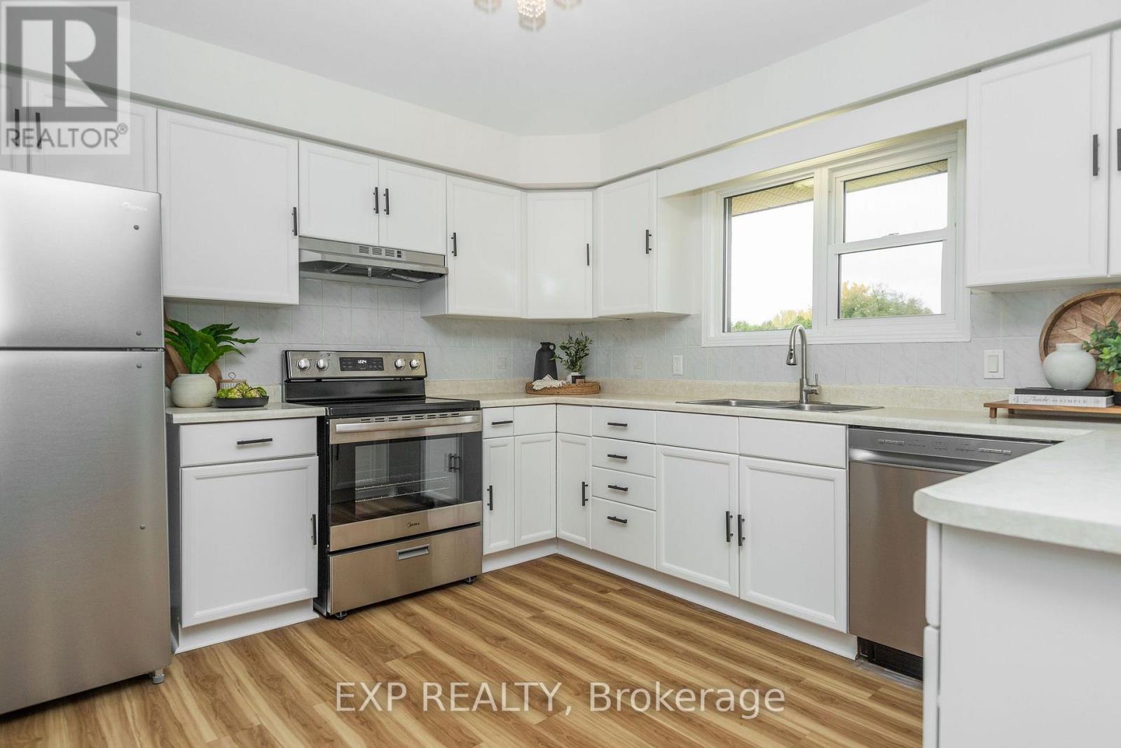 33 Shaw Street, Springwater, Ontario  L0L 1P0 - Photo 10 - S14087054