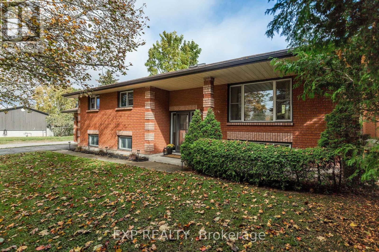 33 Shaw Street, Springwater, Ontario  L0L 1P0 - Photo 2 - S14087054