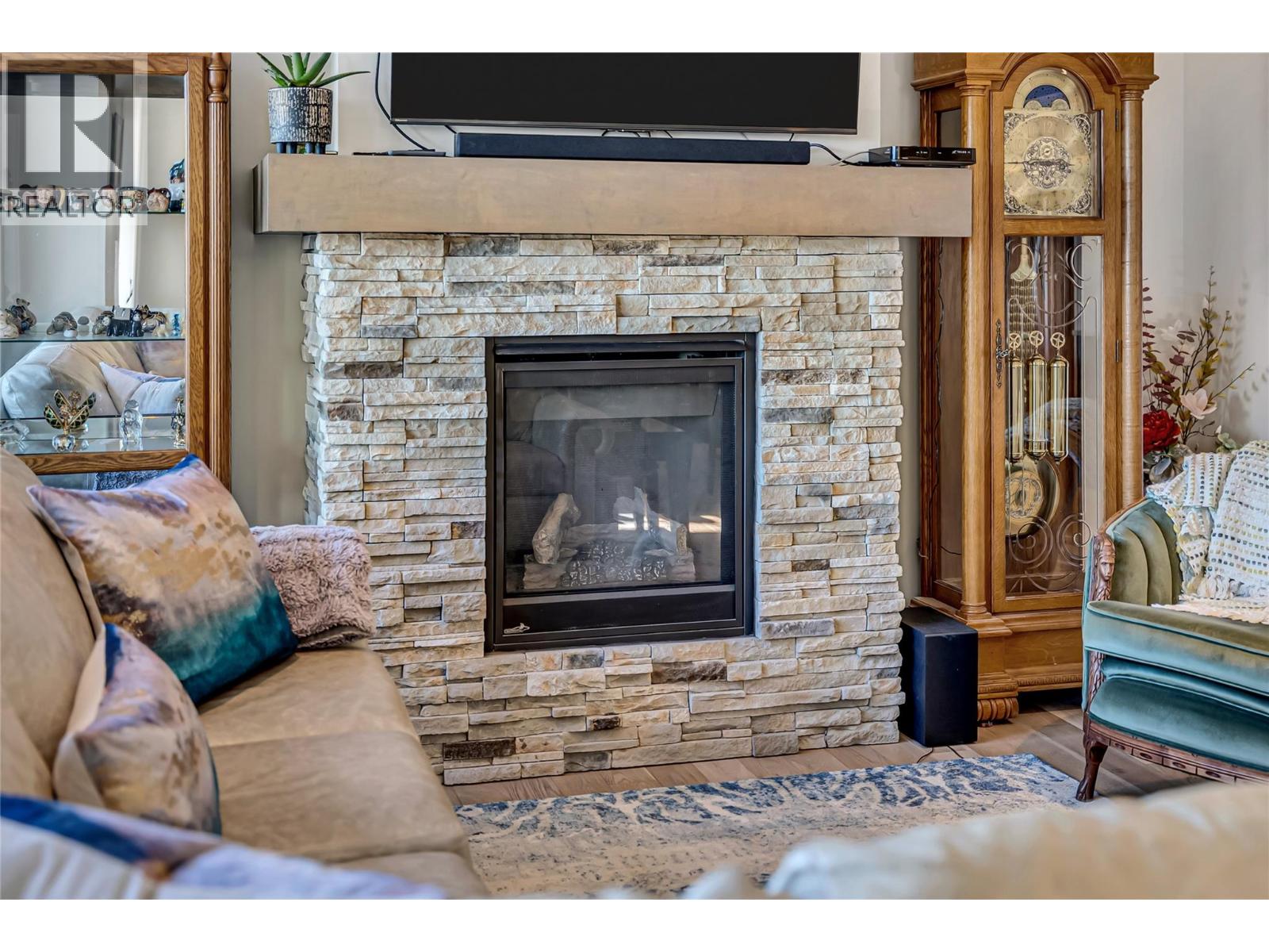 2345 Spring Lane, Kelowna, British Columbia  V1P 1T8 - Photo 15 - 10403492