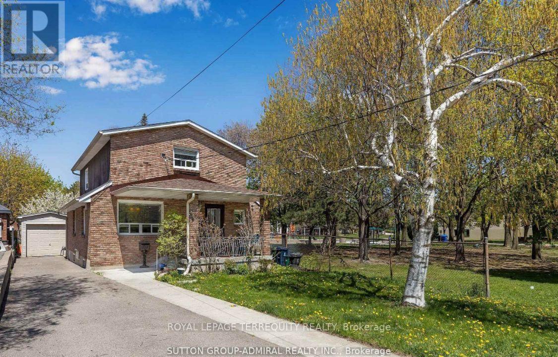 1052 GLENGROVE AVENUE, Toronto, Ontario