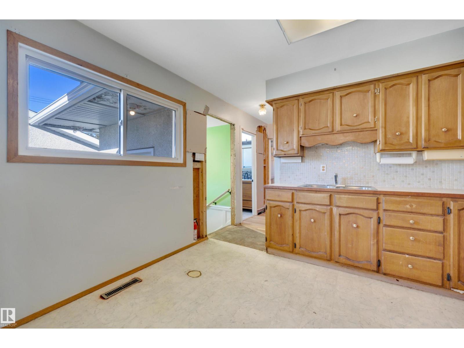 10226 72 St Nw, Edmonton, Alberta  T6A 2W5 - Photo 11 - E4513232