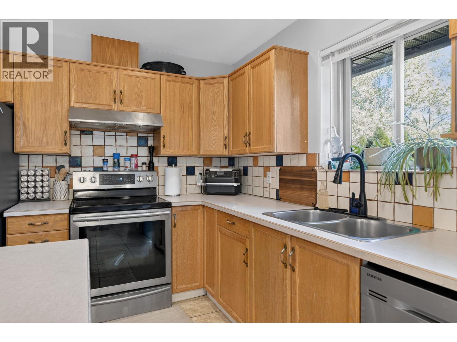 1759 Spruceglen Drive, Kelowna, British Columbia  V1V 1S8 - Photo 4 - 10403814