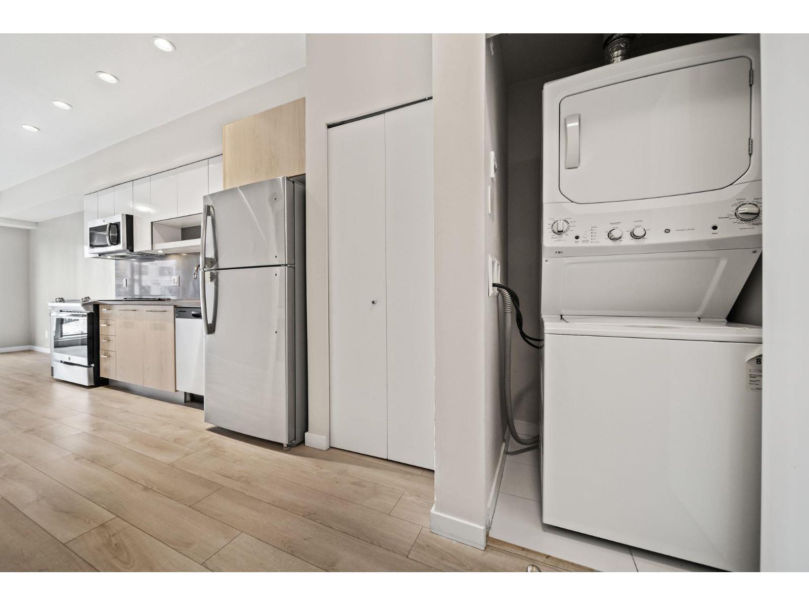 303 13768 108 Avenue, Surrey, British Columbia  V3T 0L9 - Photo 3 - R3176056