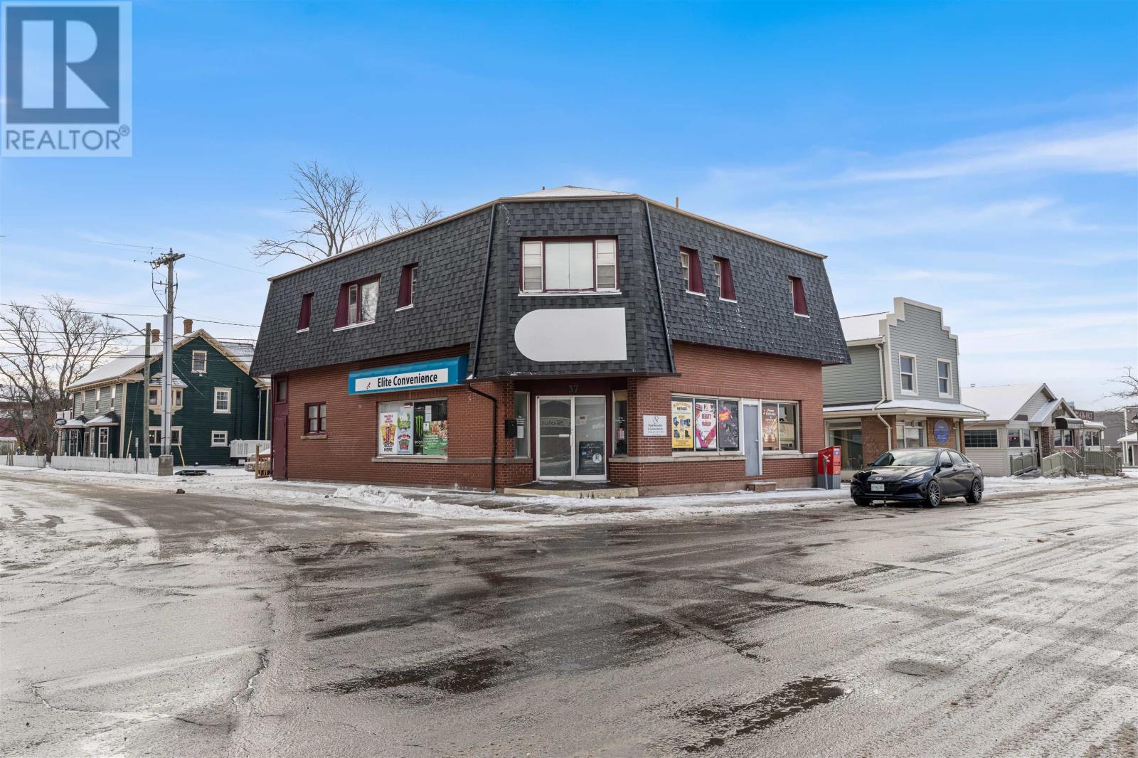 37 Central Street, Summerside, Prince Edward Island  C1N 3K8 - Photo 2 - 202625999