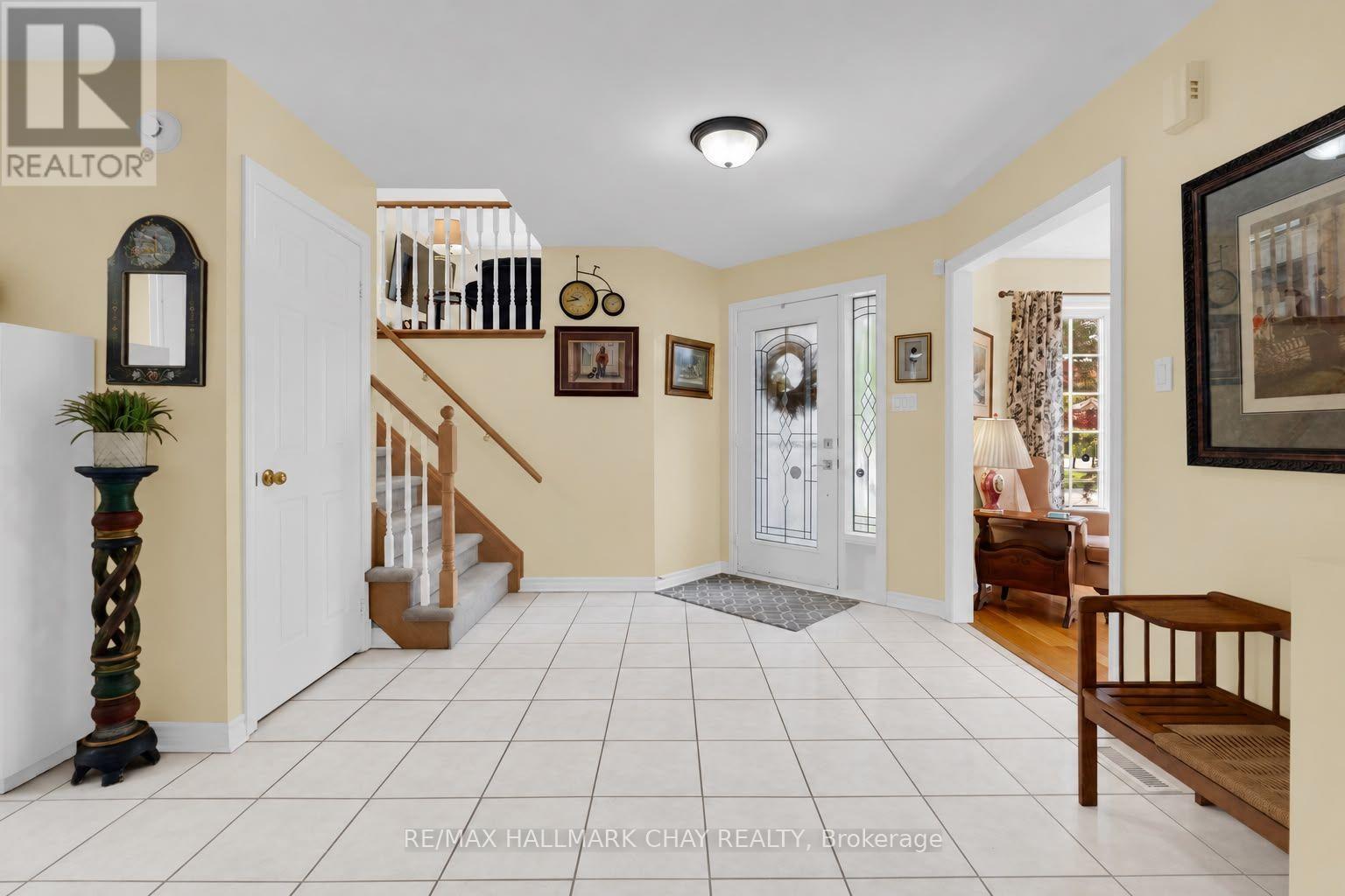 6 Whispering Pine Place, Barrie, Ontario  L4N 9R9 - Photo 4 - S14031892