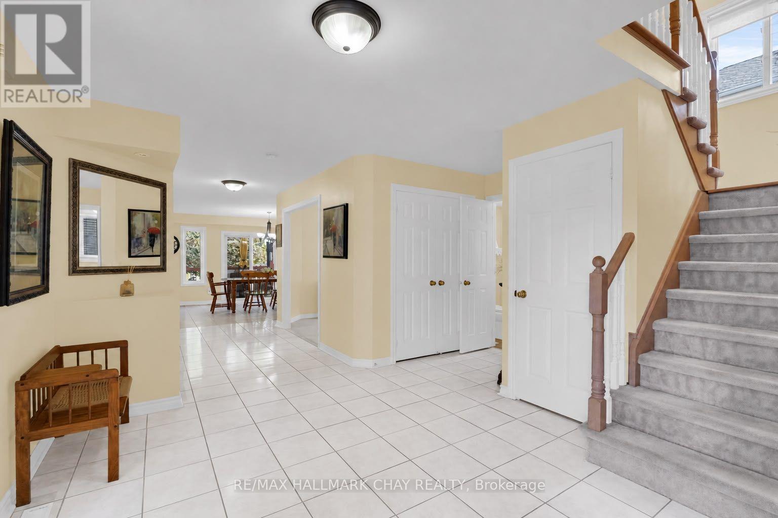 6 Whispering Pine Place, Barrie, Ontario  L4N 9R9 - Photo 5 - S14031892