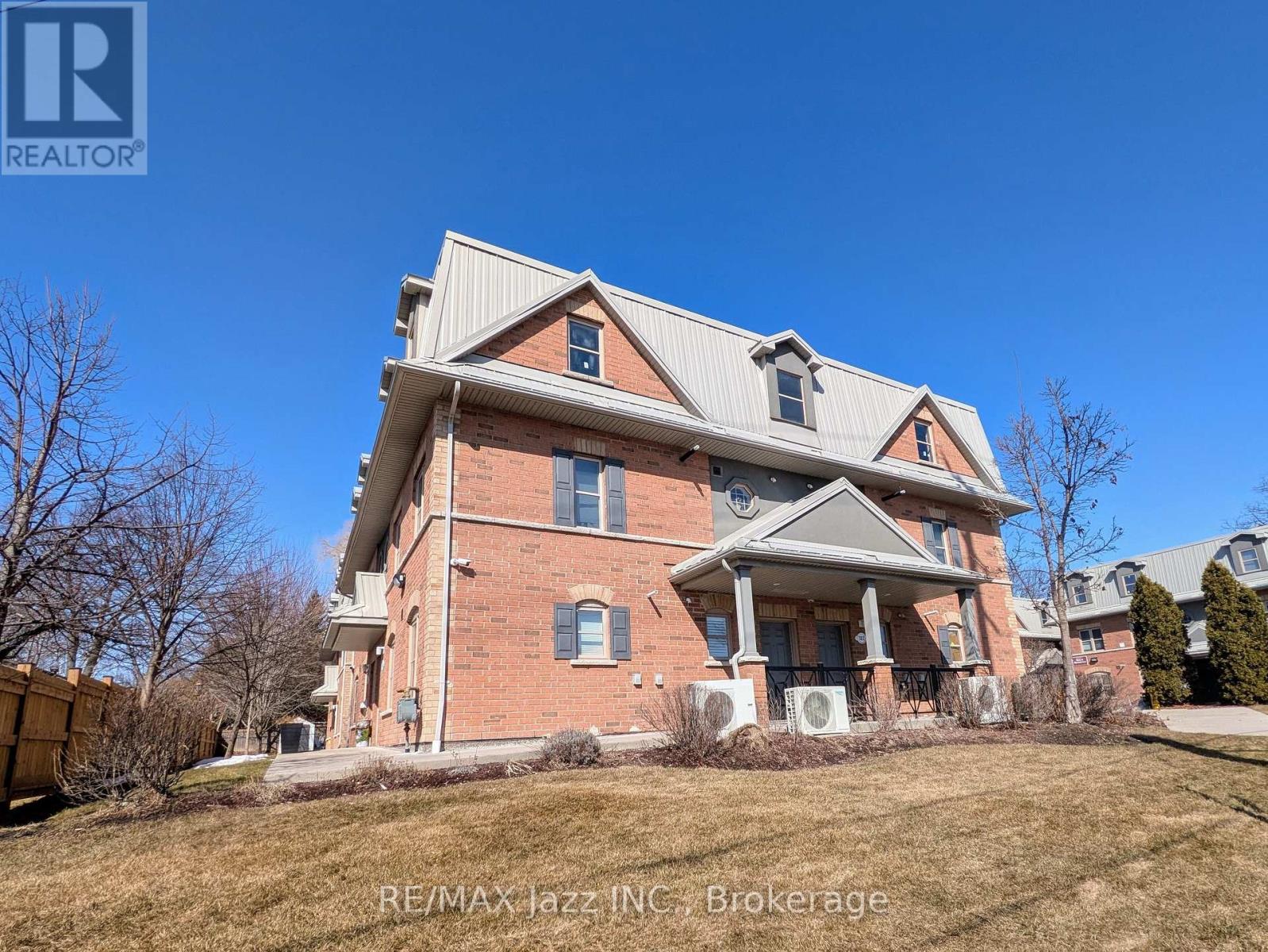 203 - 760 KING STREET E