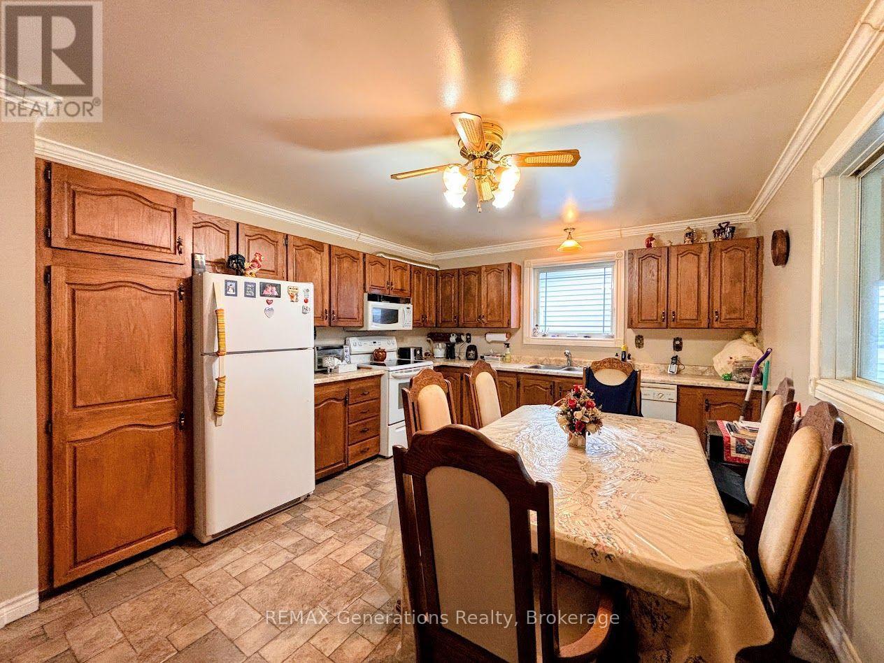 22 MOOSE DRIVE Manitouwadge Ontario Canada P0T2C0 2