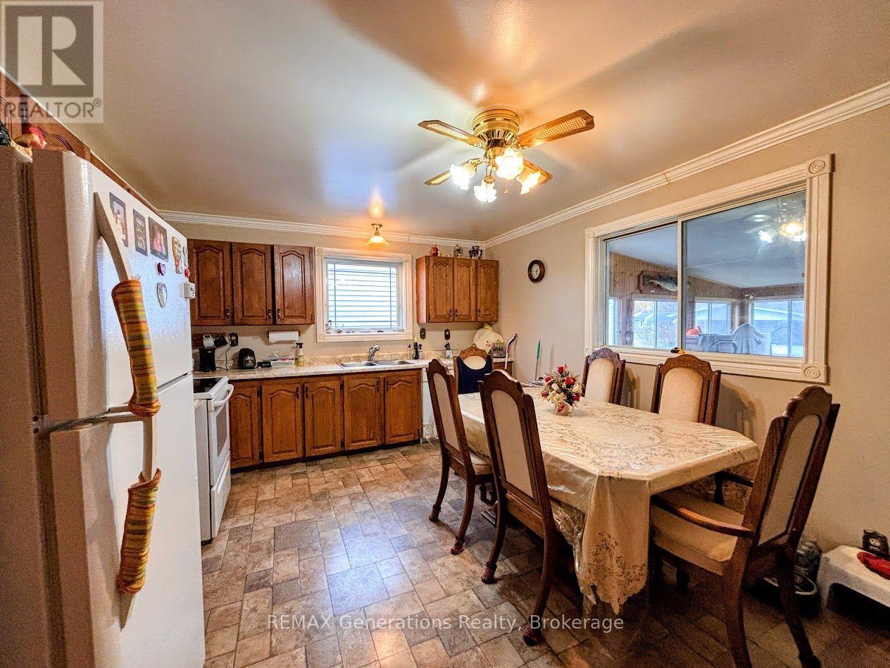 22 MOOSE DRIVE Manitouwadge Ontario Canada P0T2C0 3