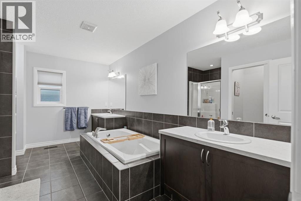 411 Hillcrest Circle Sw, Airdrie, Alberta  T4B 4B2 - Photo 36 - A2352664
