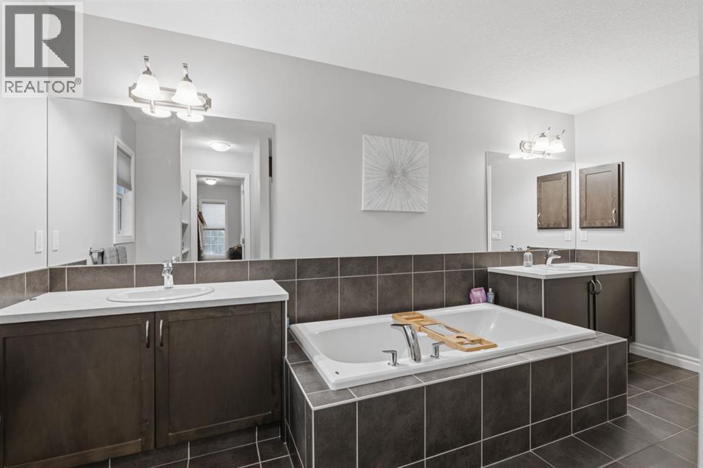 411 Hillcrest Circle Sw, Airdrie, Alberta  T4B 4B2 - Photo 35 - A2352664