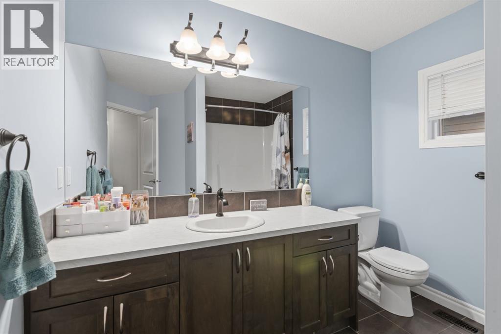 411 Hillcrest Circle Sw, Airdrie, Alberta  T4B 4B2 - Photo 30 - A2352664