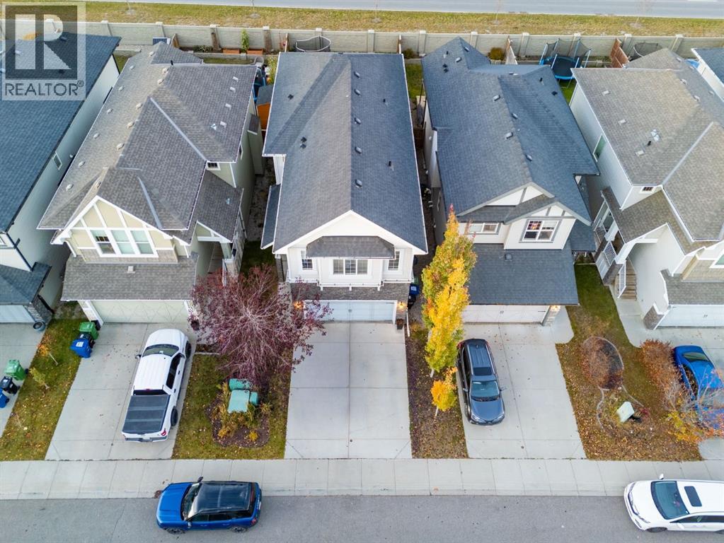 411 Hillcrest Circle Sw, Airdrie, Alberta  T4B 4B2 - Photo 3 - A2352664