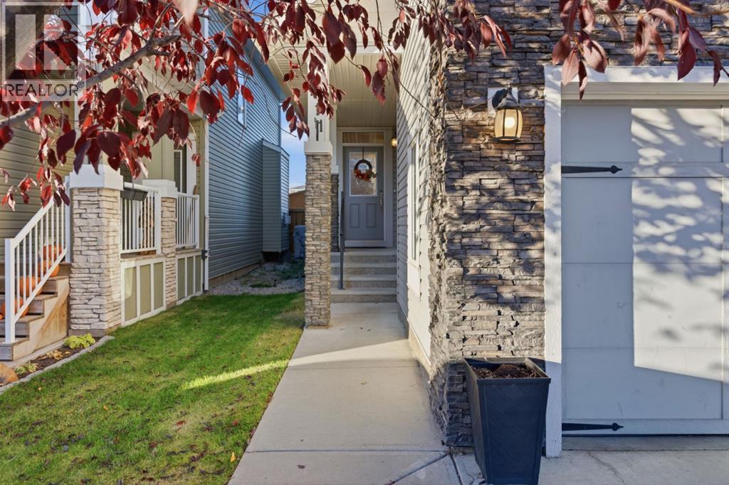 411 Hillcrest Circle Sw, Airdrie, Alberta  T4B 4B2 - Photo 4 - A2352664