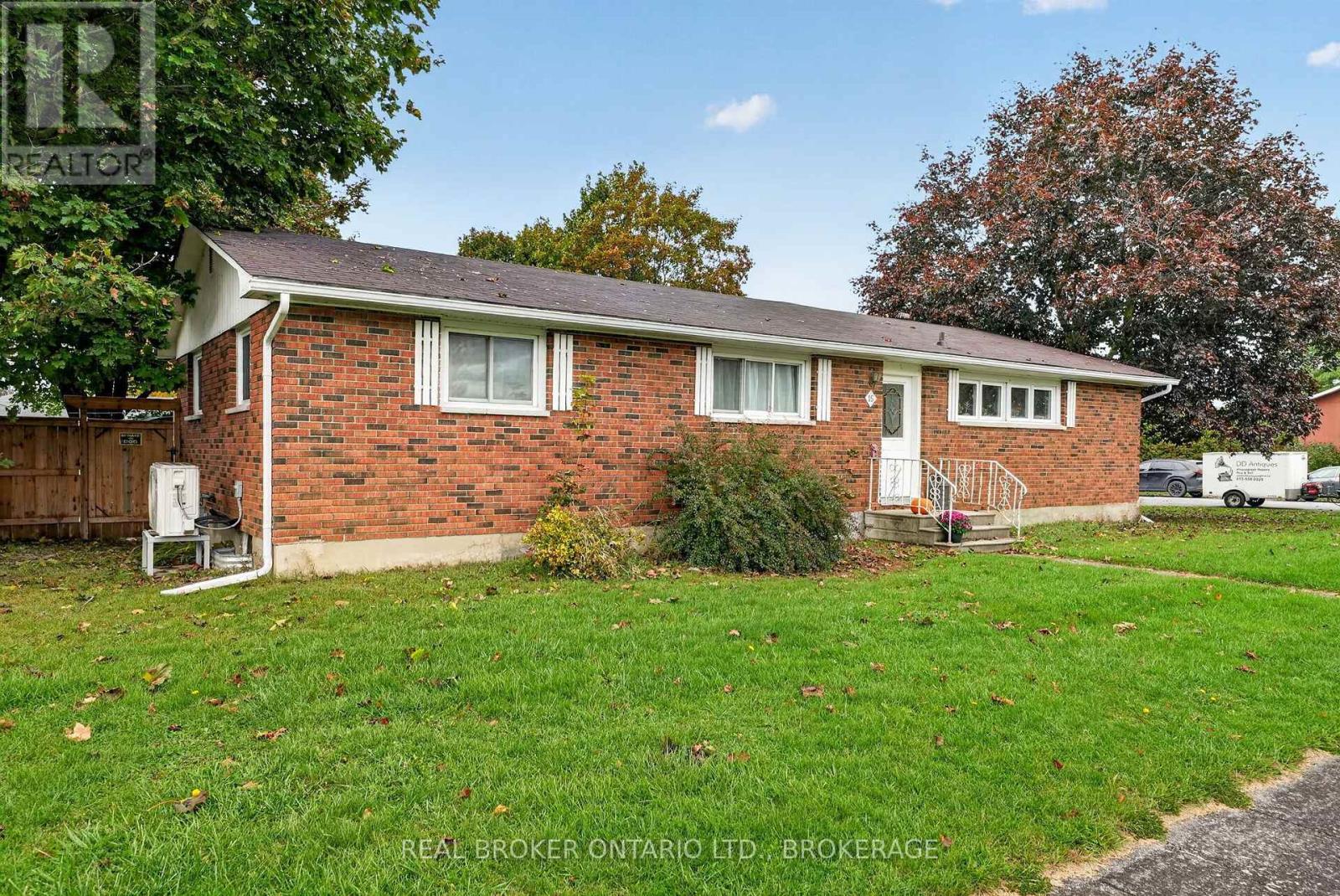 15 Gray Avenue, South Stormont, Ontario K0C 1P0 - Photo 2 - X14087316