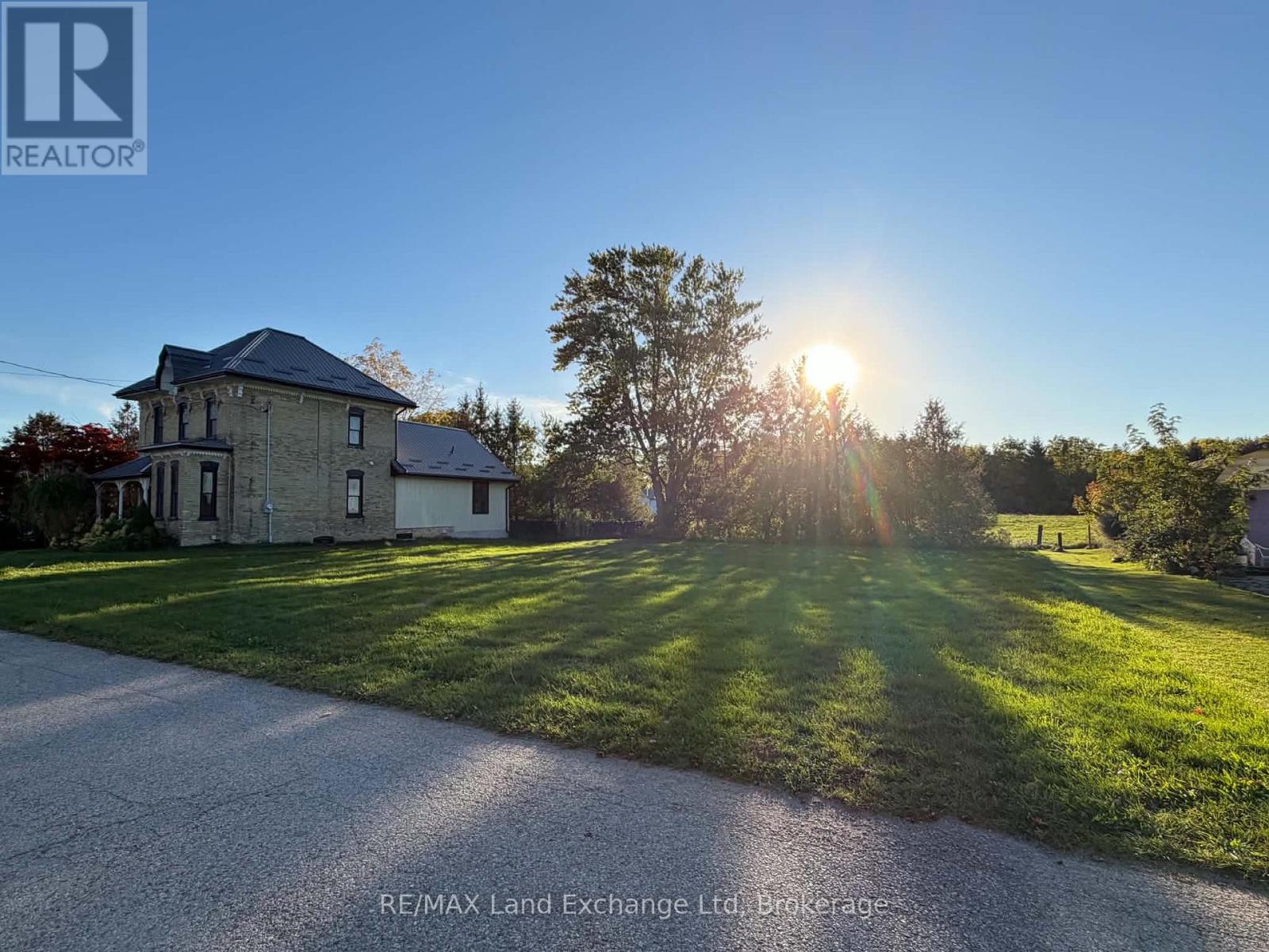 16 William Street N, South Huron, Ontario  N0M 1M0 - Photo 2 - X14087394