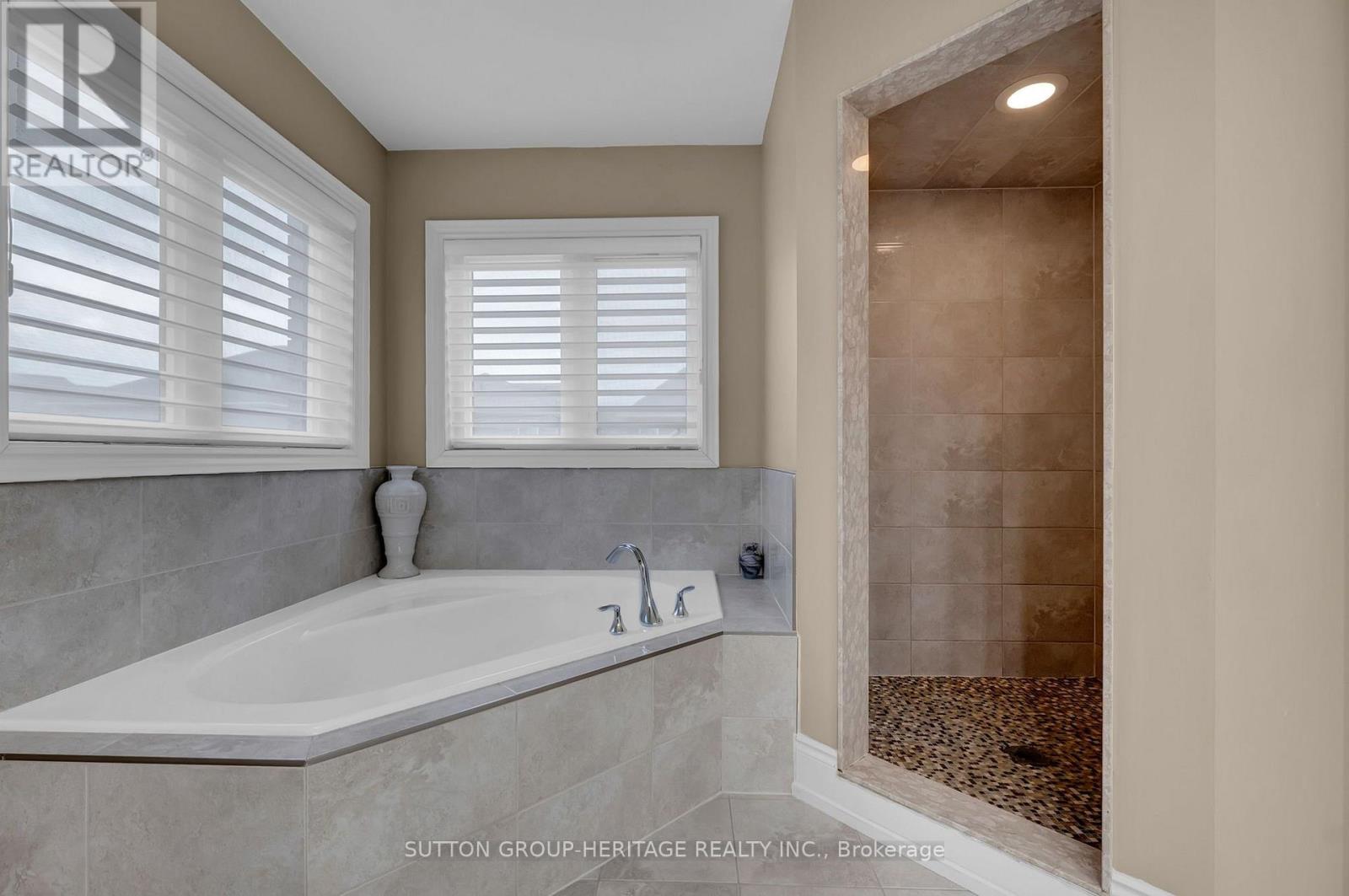 25 Charterhouse Drive, Whitby, Ontario  L1R 3R8 - Photo 24 - E14087390