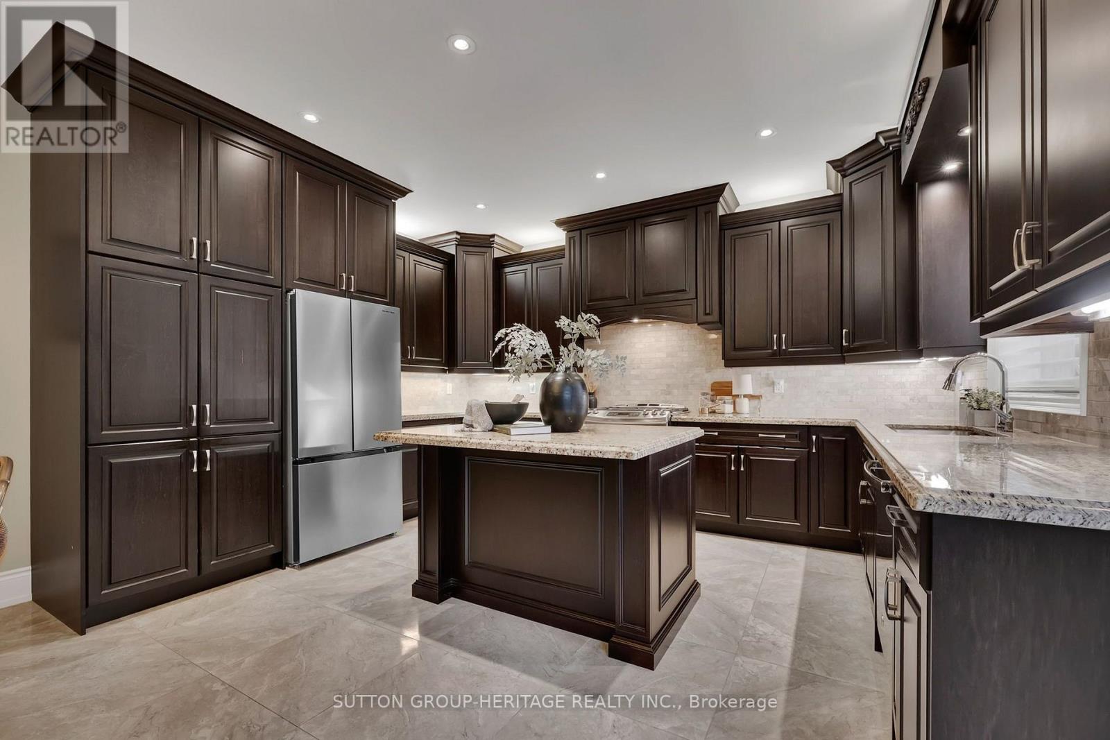25 Charterhouse Drive, Whitby, Ontario  L1R 3R8 - Photo 3 - E14087390
