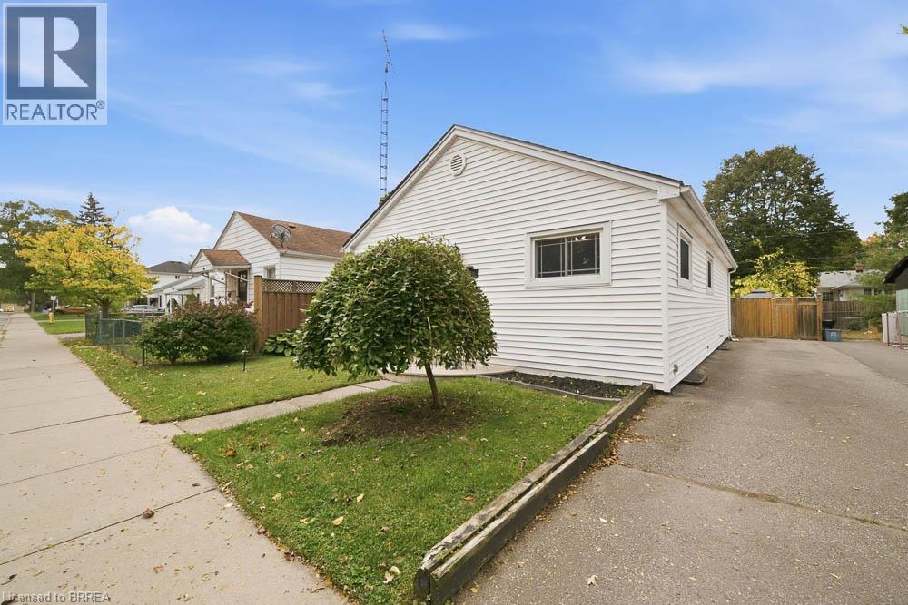 69 Sixth Avenue, Brantford, Ontario  N3S 1A8 - Photo 3 - 40871387