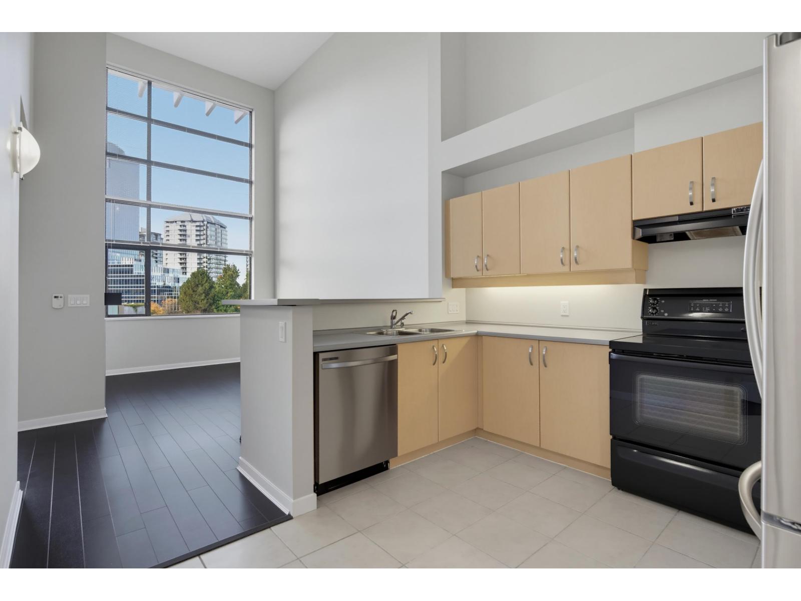 423 10866 City Parkway, Surrey, British Columbia  V3T 5W9 - Photo 4 - R3176050