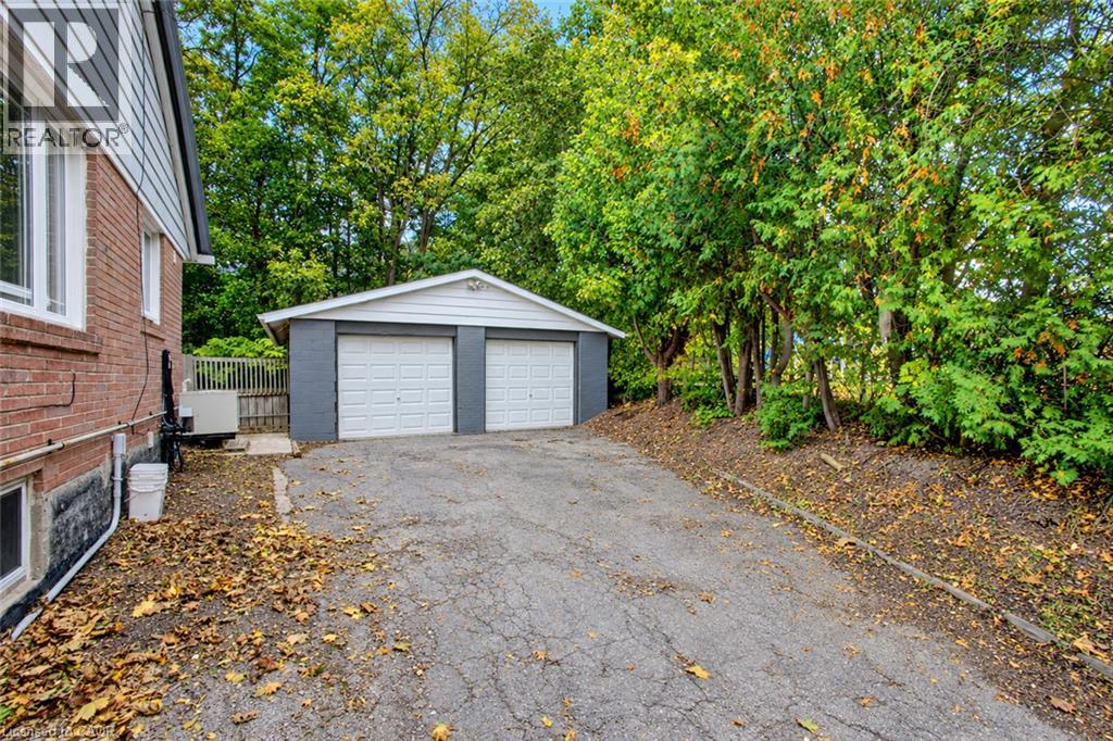 15 Dumbarton Street, Guelph, Ontario  N1E 3T4 - Photo 4 - 40870987