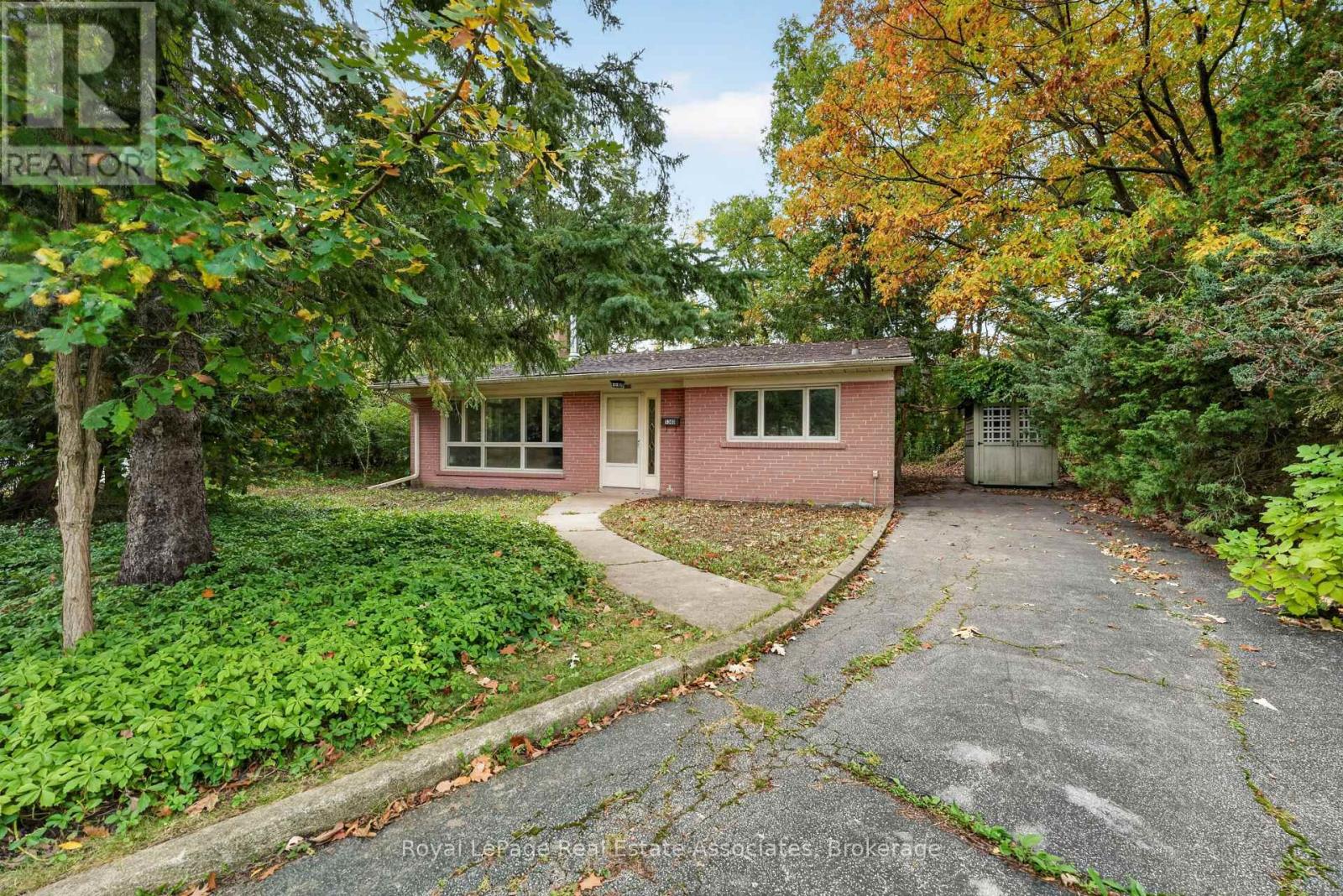 1340 Mountain Grove Avenue, Burlington, Ontario  L7P 2H2 - Photo 2 - W14087246