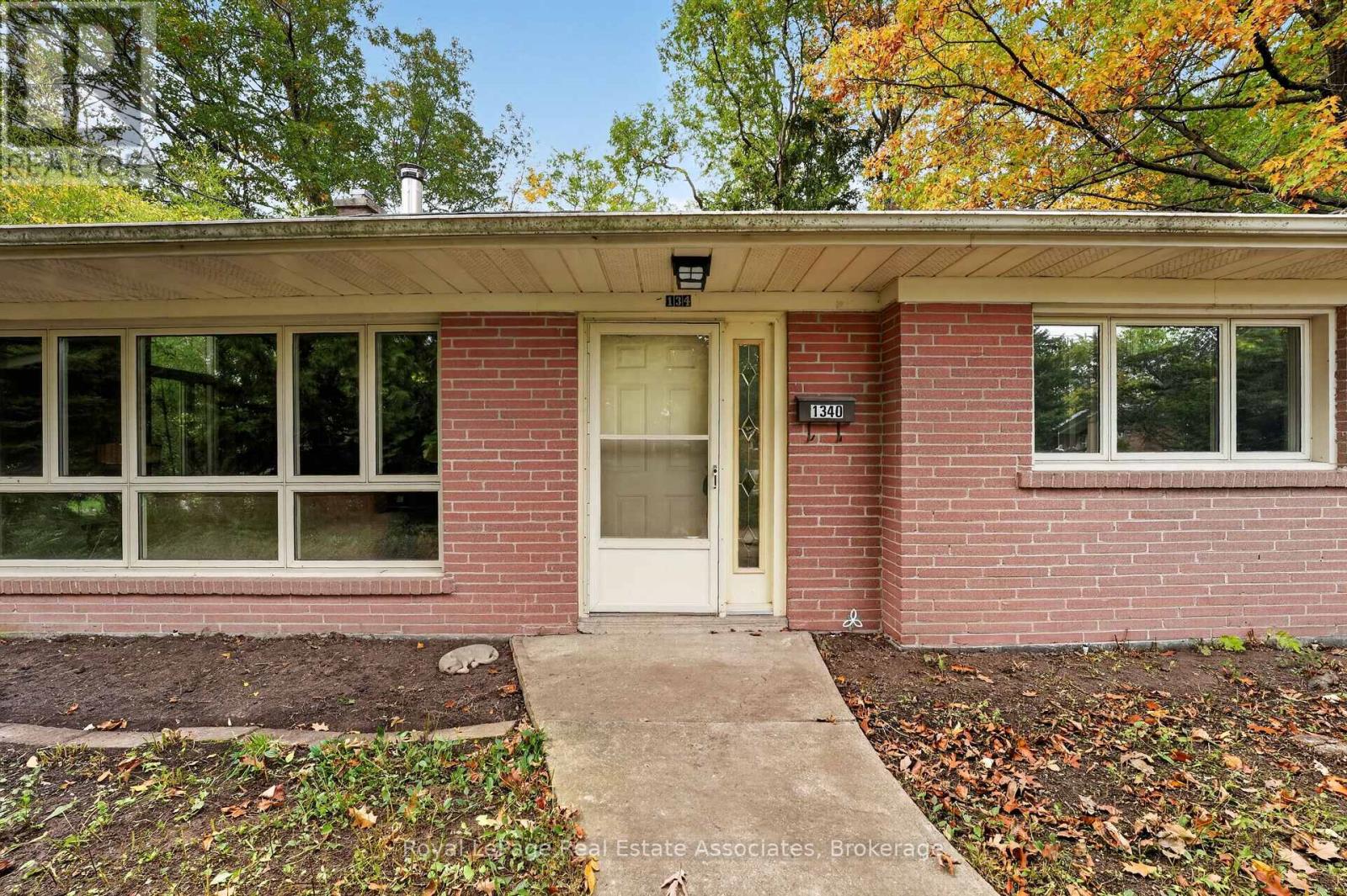 1340 Mountain Grove Avenue, Burlington, Ontario  L7P 2H2 - Photo 3 - W14087246