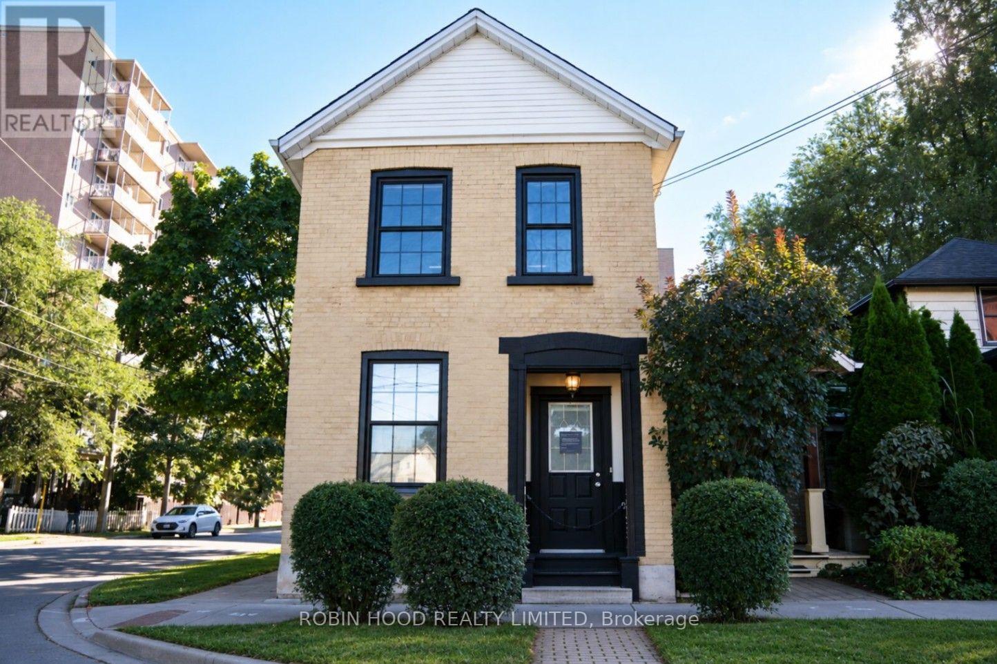LOWER - 19 COURT STREET, St. Catharines, Ontario