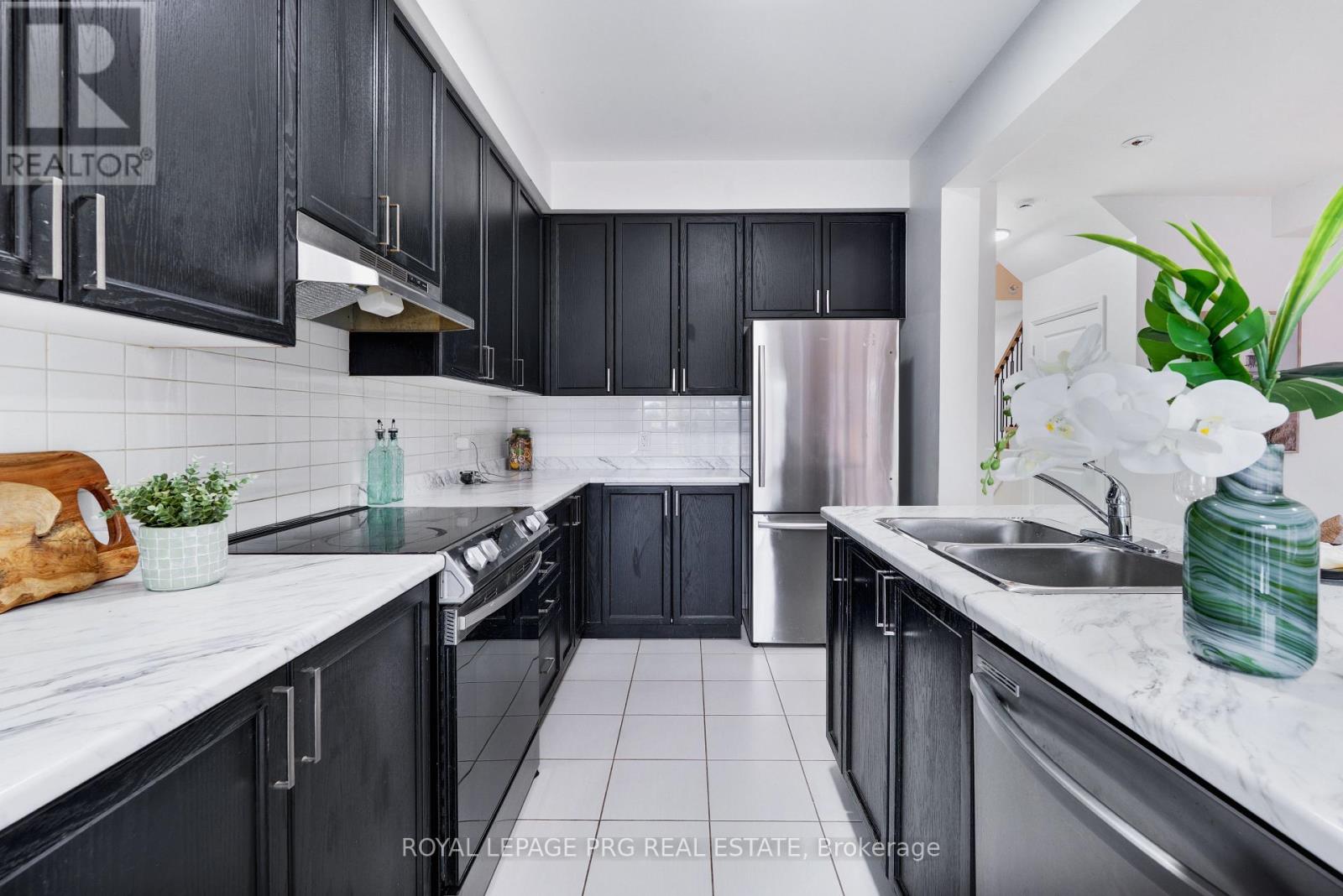 6631 Cropp Street, Niagara Falls, Ontario  L2E 0B9 - Photo 4 - X14087338