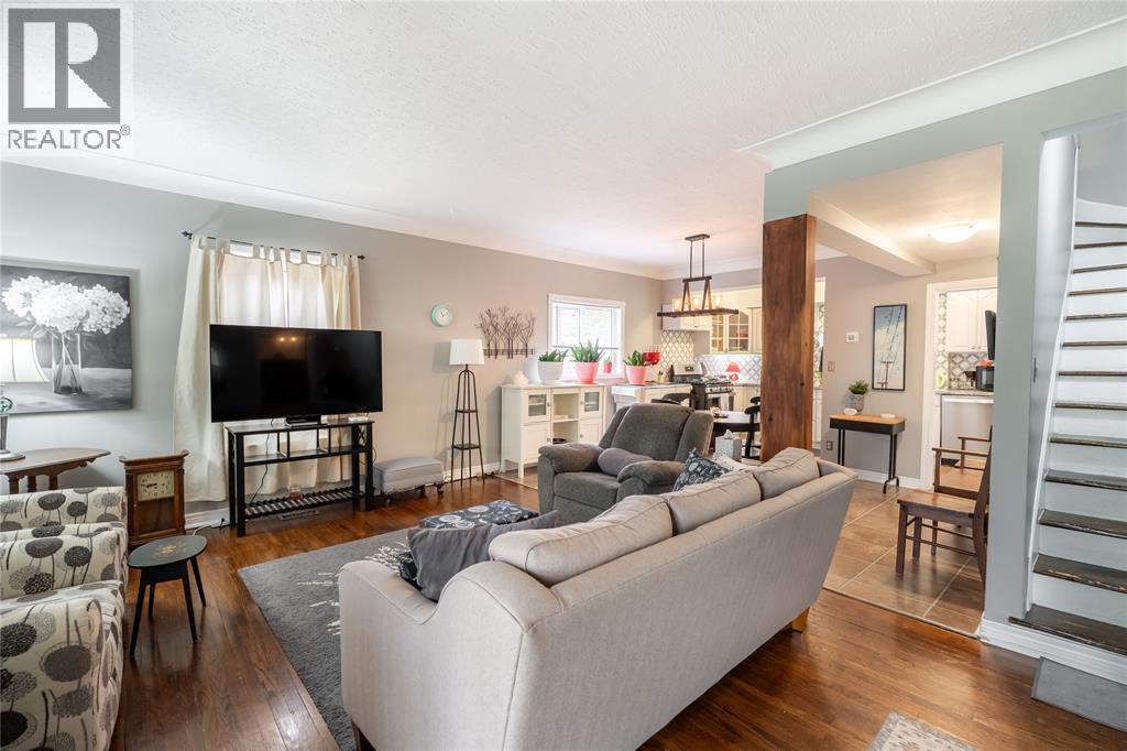 266 MACKENZIE STREET North Sarnia Ontario Canada N7T6L3 5