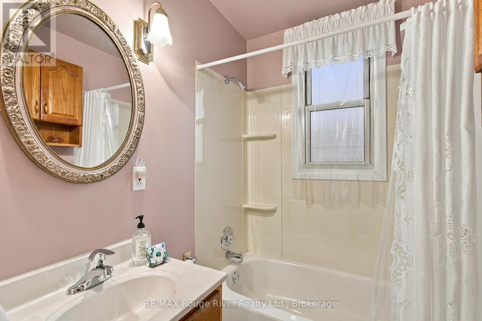 709 Athol Street, Whitby, Ontario  L1N 4A1 - Photo 18 - E14087594