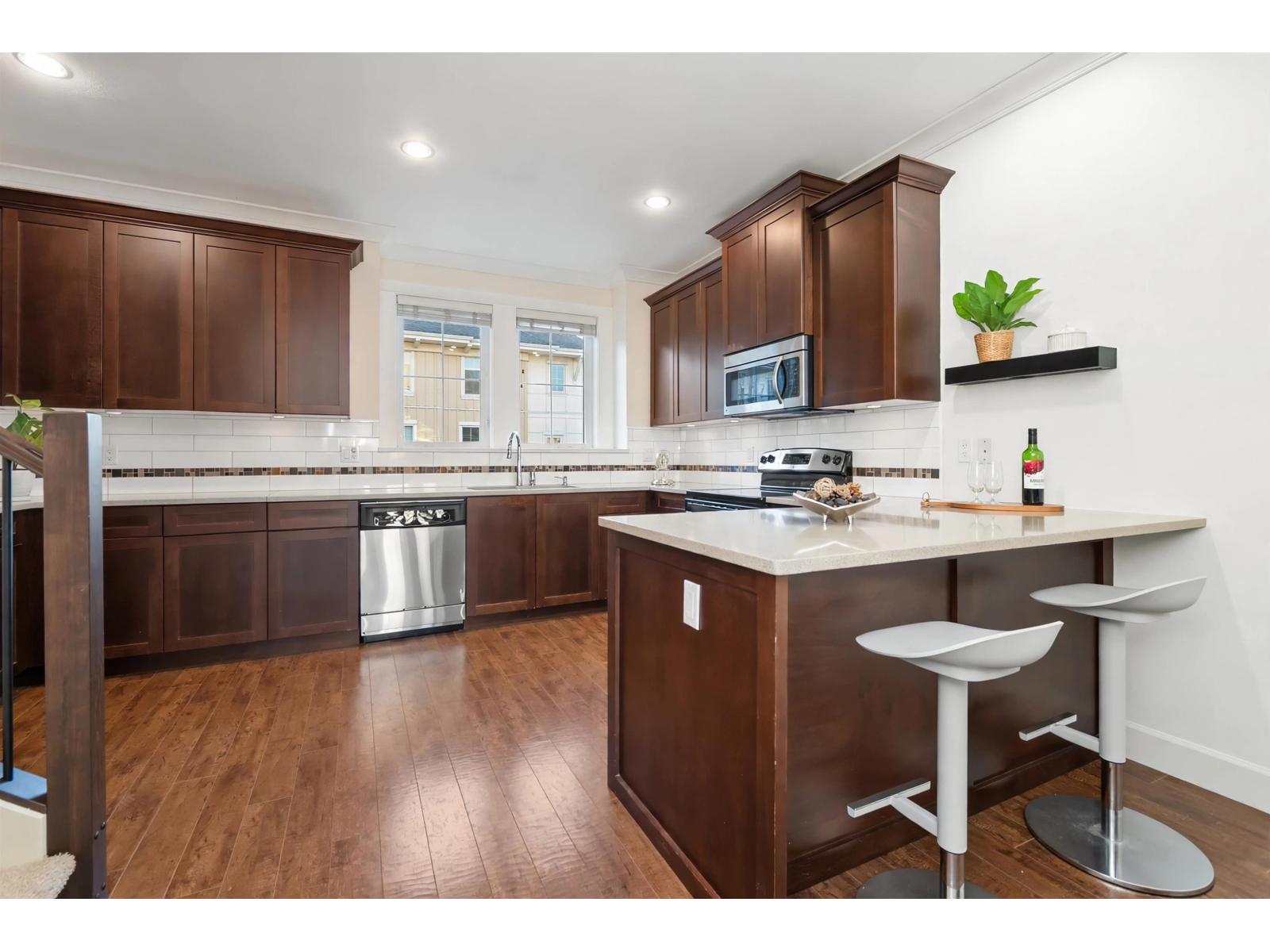 41 45290 SOOWAHLIE CRESCENT|Garrison Crossing