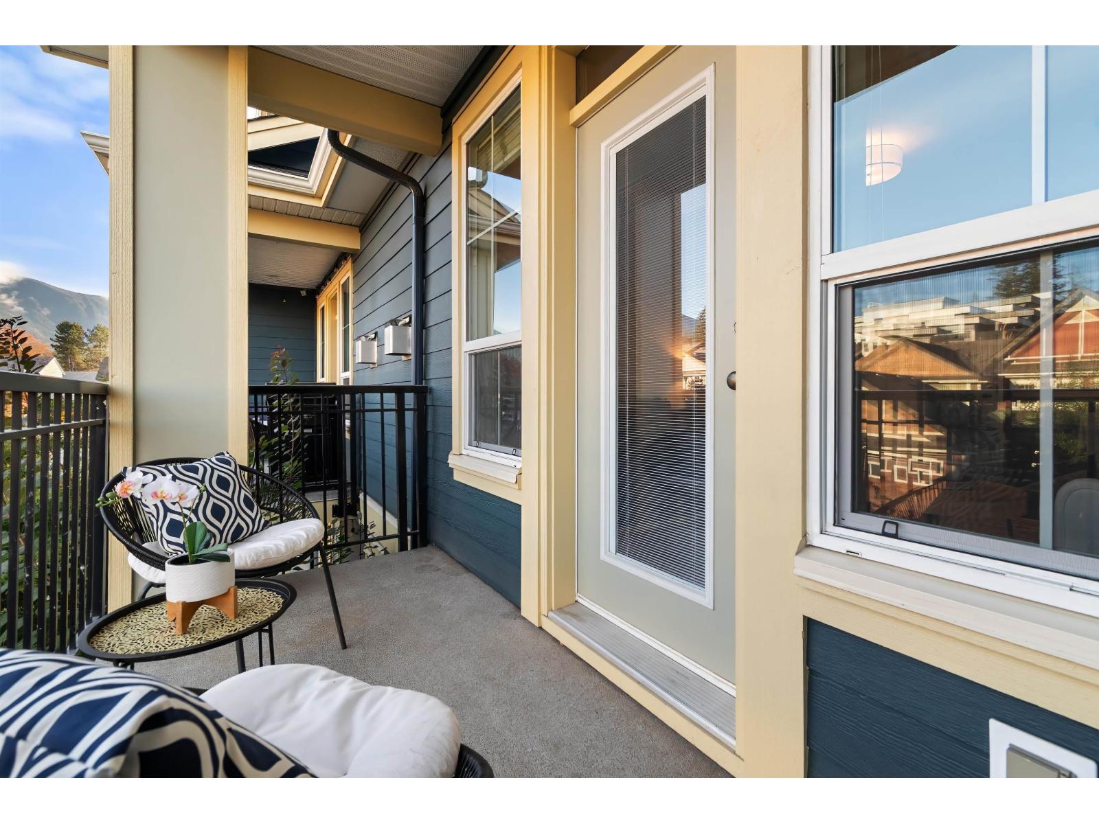 41 45290 SOOWAHLIE CRESCENT|Garrison Crossing