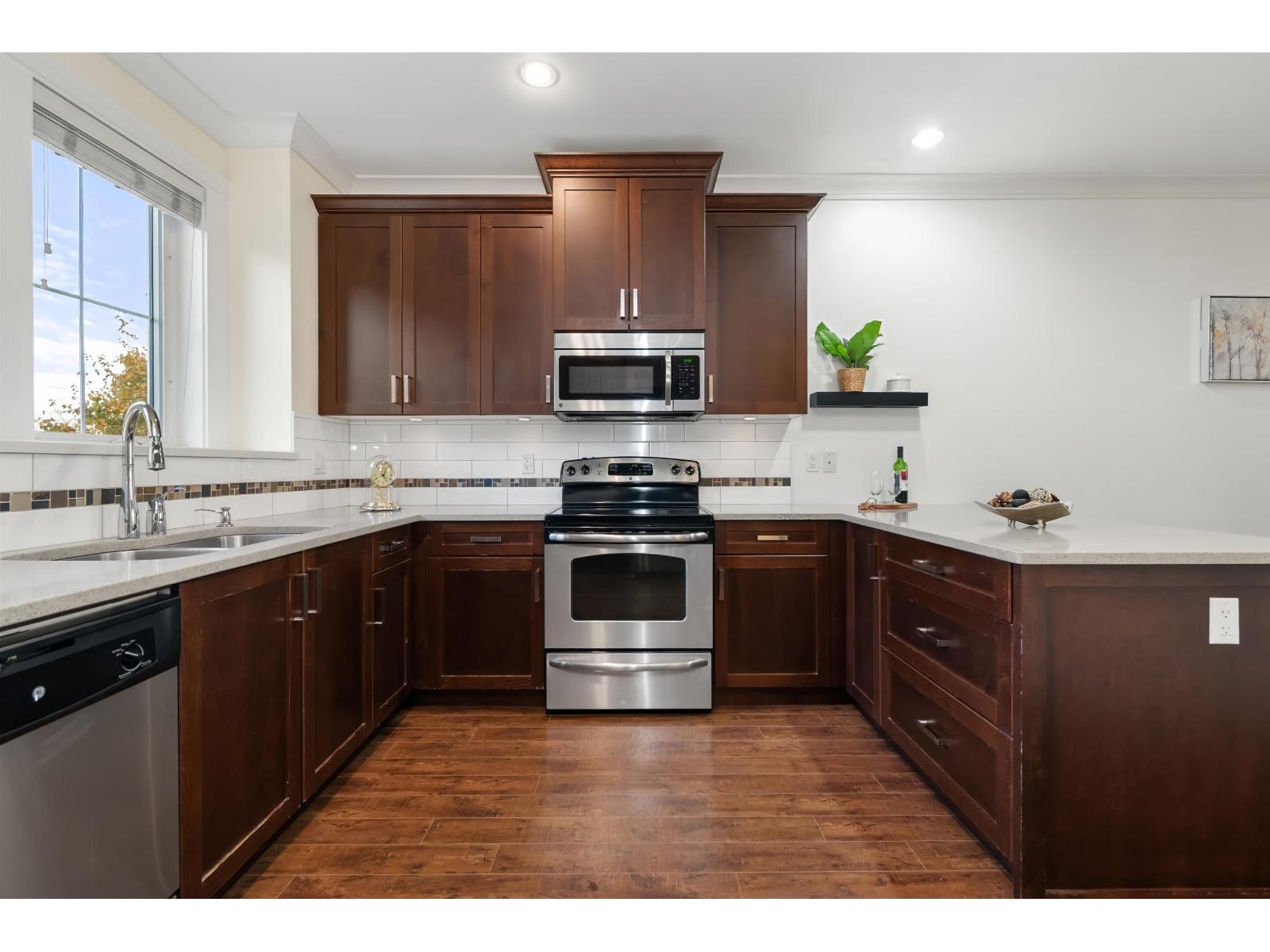 41 45290 SOOWAHLIE CRESCENT|Garrison Crossing