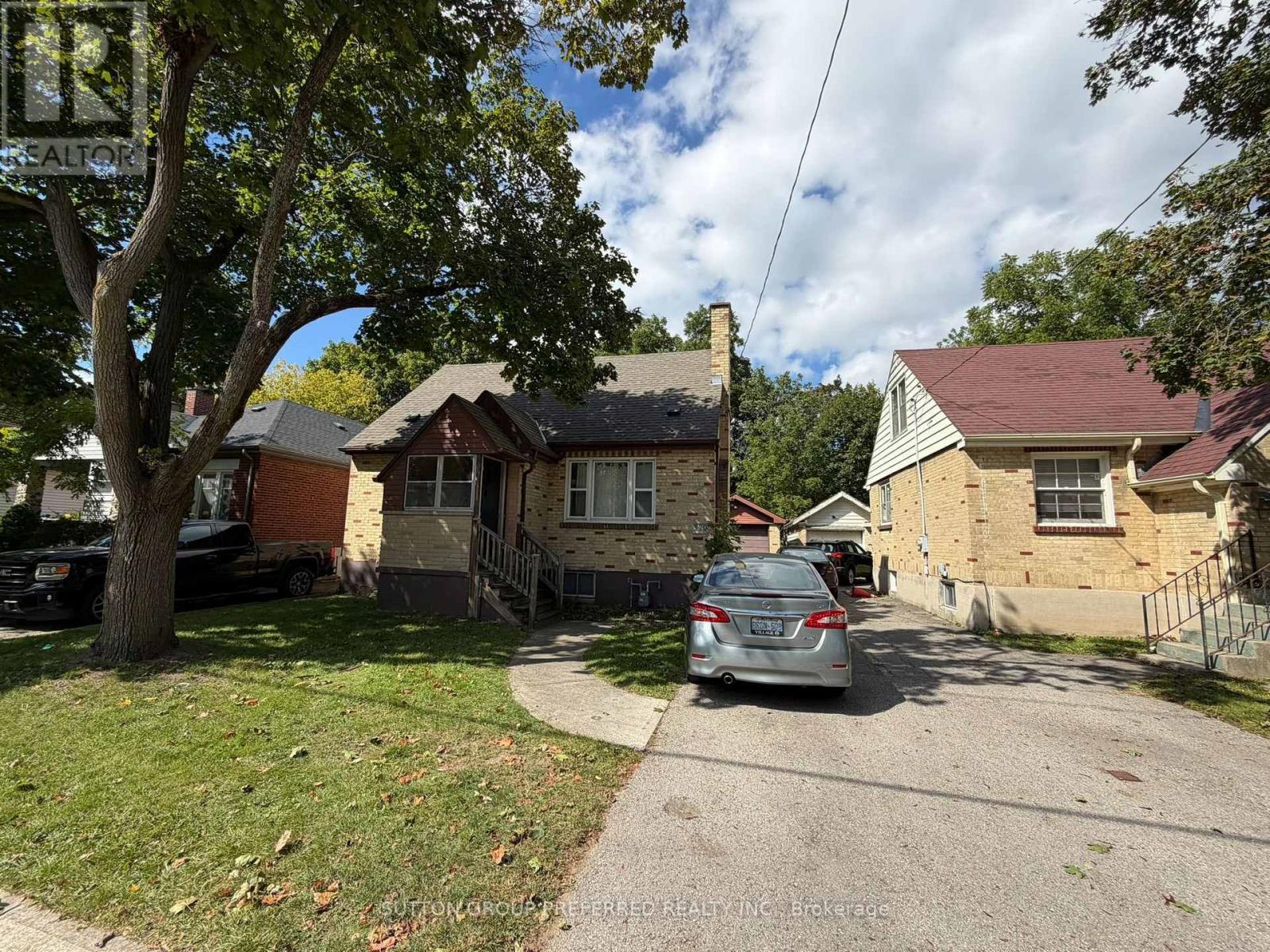 220 BERNARD AVENUE, London East, Ontario