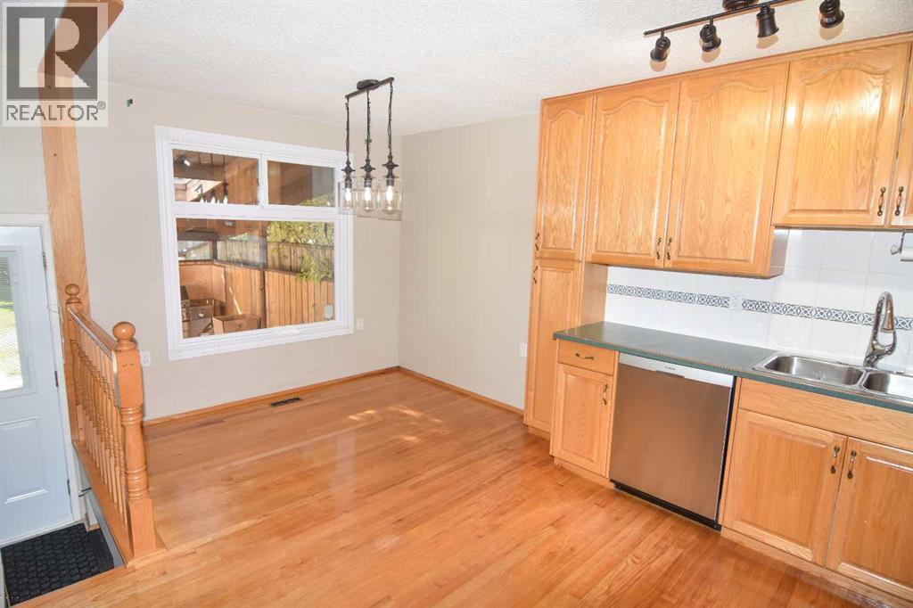 248 Bracewood Road SW, Calgary, Alberta  T2W 3C1 - Photo 7 - A2350192