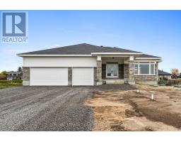 63 HOGAN DRIVE, McNab/Braeside, Ontario