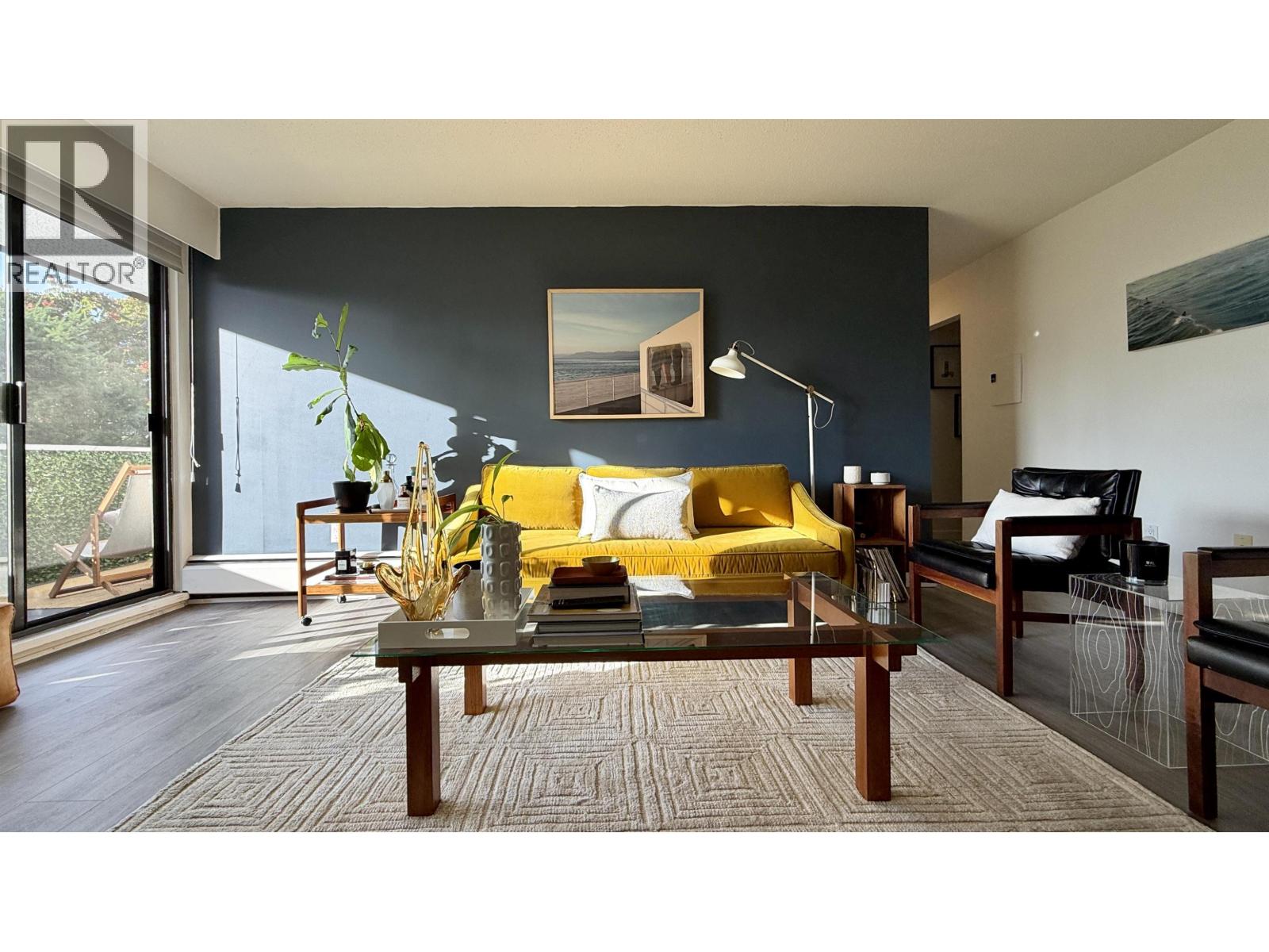 204 1610 CHESTERFIELD AVENUE, north vancouver, British Columbia