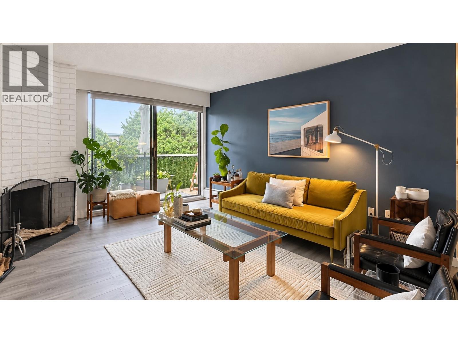 204 1610 Chesterfield Avenue, North Vancouver, British Columbia  V7M 2N7 - Photo 2 - R3176038