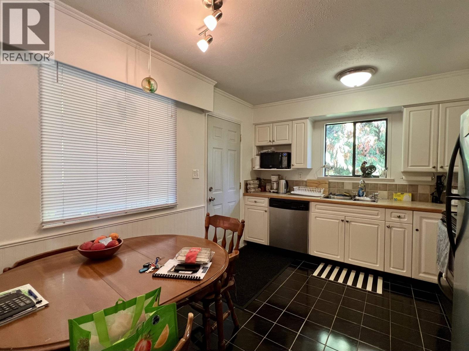 2253 Central Avenue, Port Coquitlam, British Columbia  V3C 1V7 - Photo 6 - R3176057
