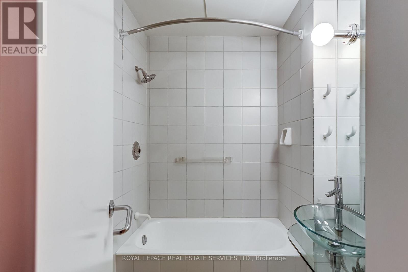 358 Sackville Street, Toronto, Ontario  M4X 1S4 - Photo 16 - C14034522