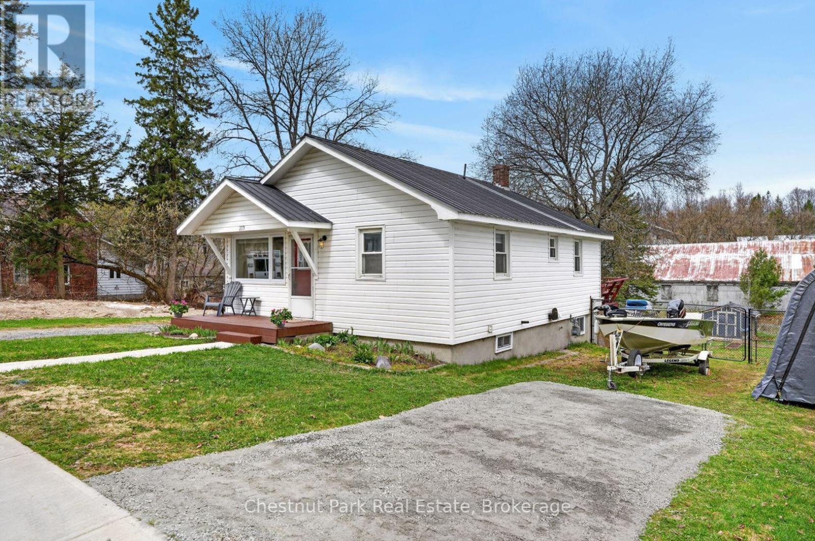 213 Yonge Street, Burk's Falls, Ontario  P0A 1C0 - Photo 3 - X14087600