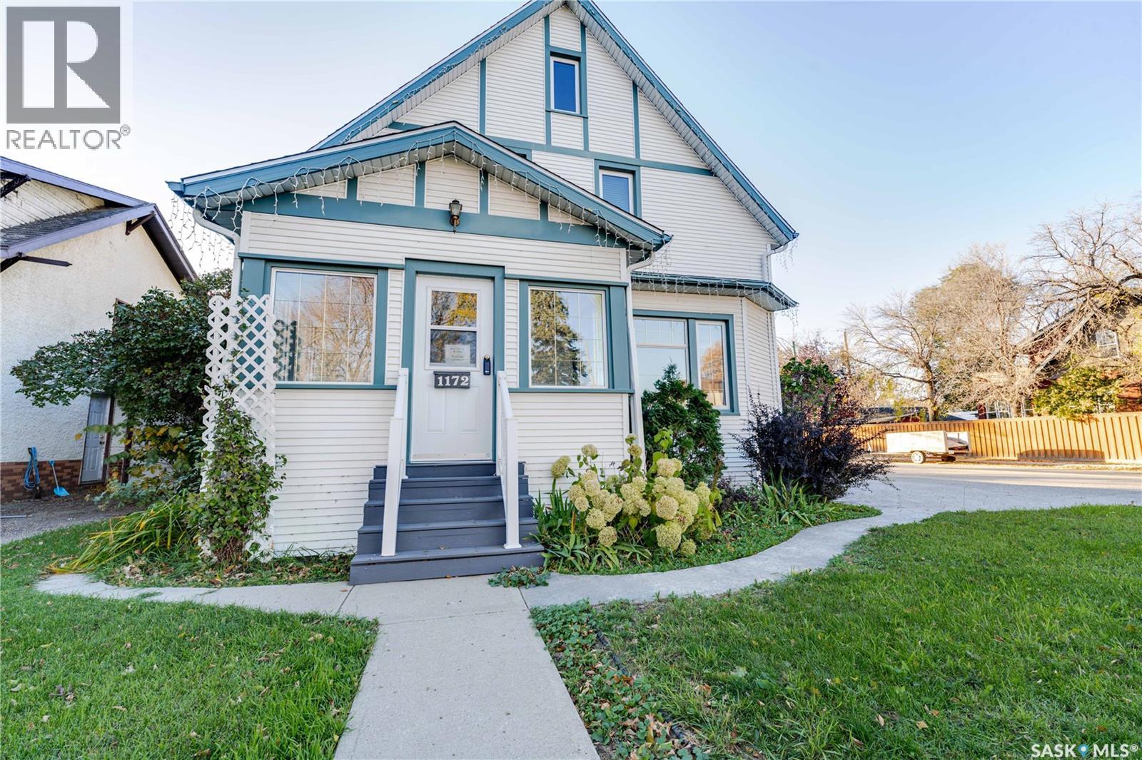 1172 Clifton Avenue, Moose Jaw, Saskatchewan  S6H 3L5 - Photo 2 - SK051288