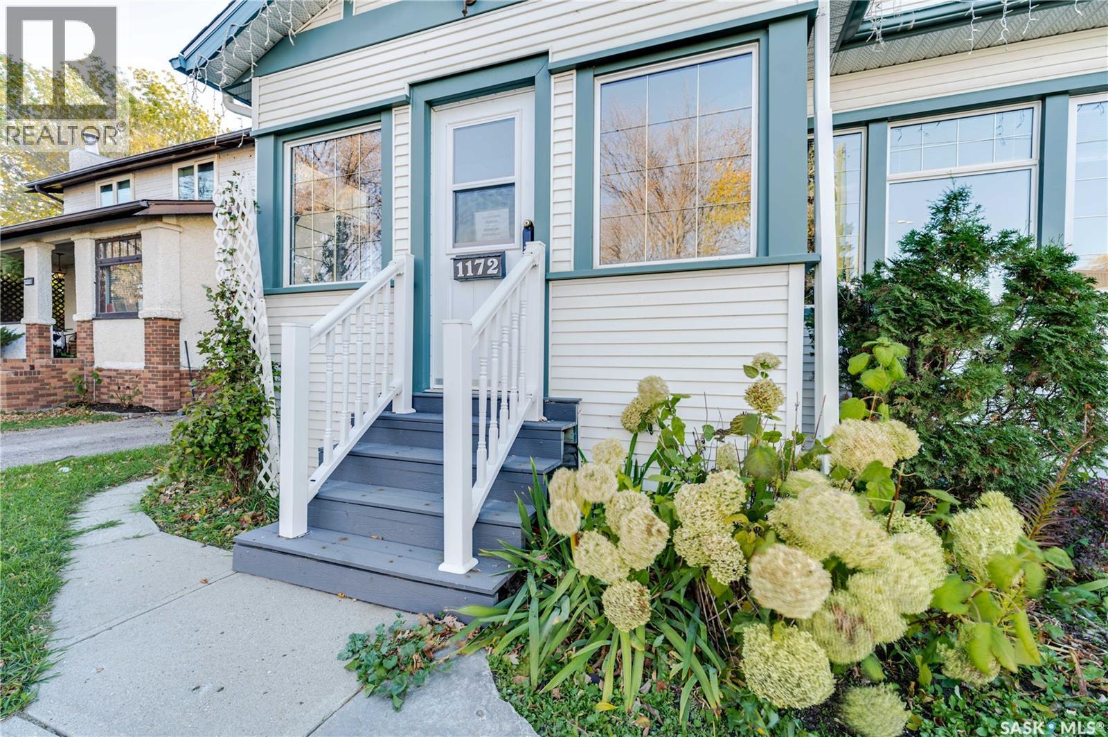 1172 Clifton Avenue, Moose Jaw, Saskatchewan  S6H 3L5 - Photo 3 - SK051288
