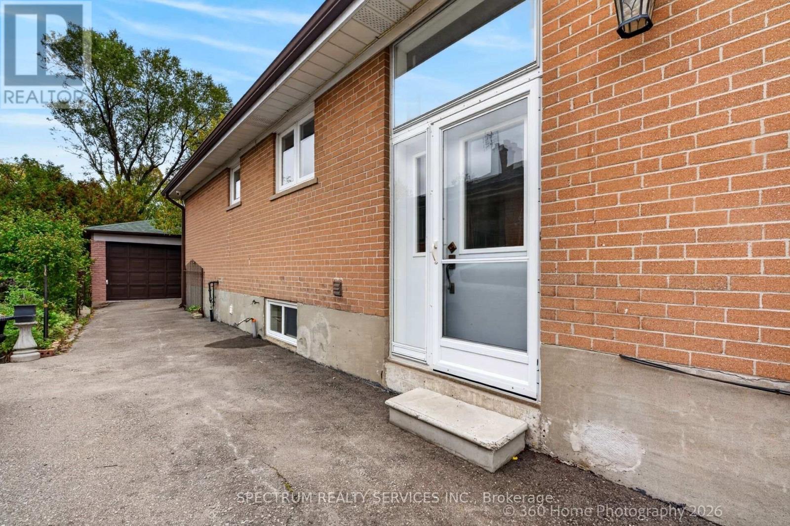 37 Newlin Crescent, Toronto, Ontario  M3L 1X5 - Photo 34 - W14087080