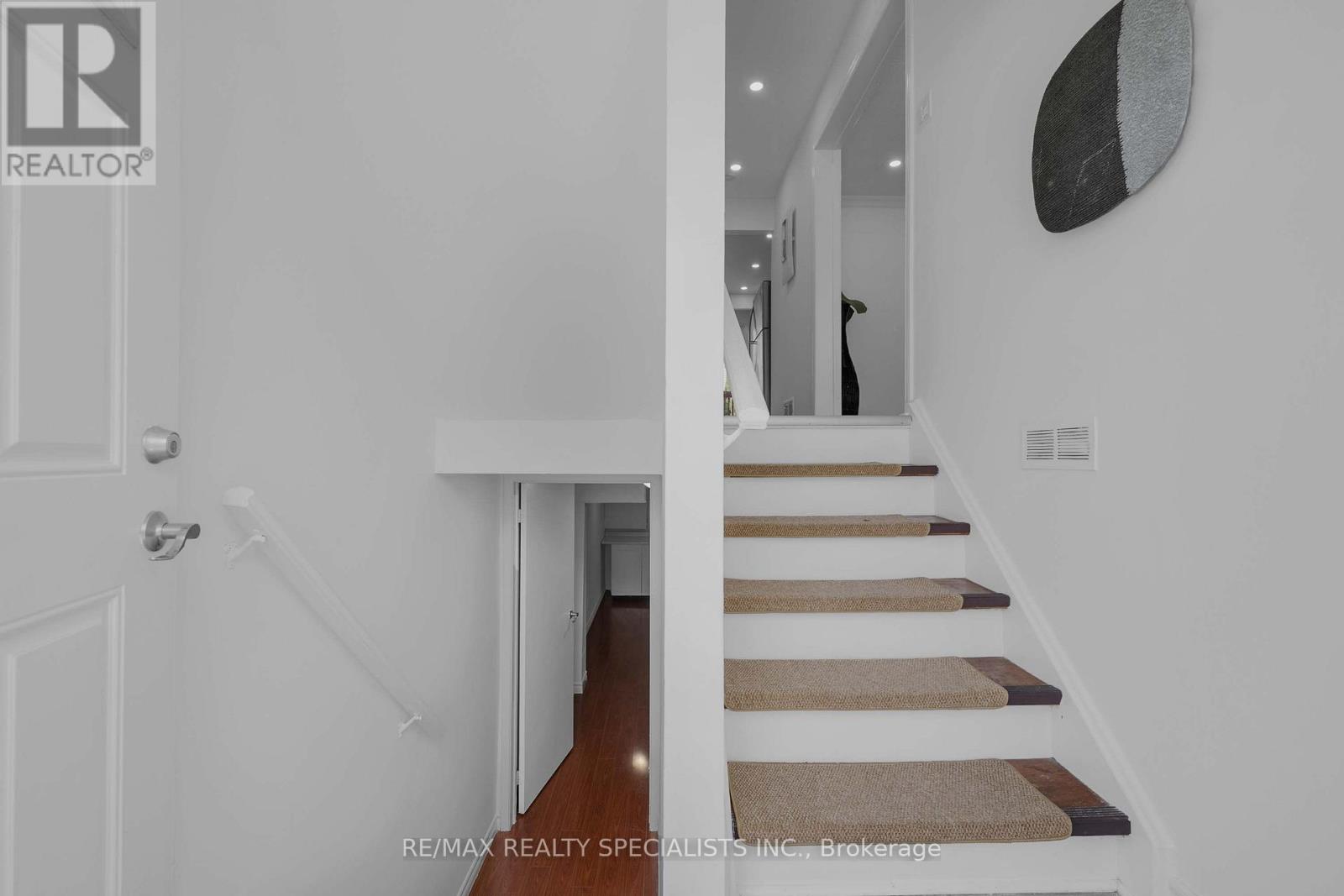 11 - 3525 Brandon Gate Drive, Mississauga (Malton), Ontario  L4T 3M3 - Photo 3 - W14087538