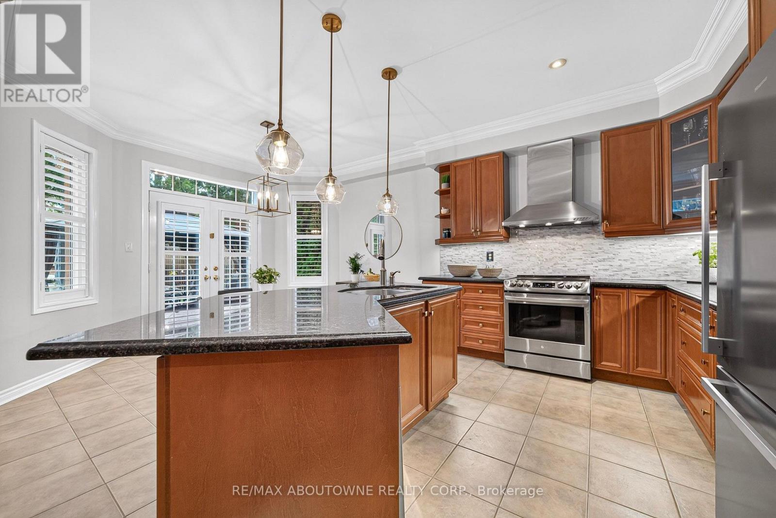 2447 Highmount Crescent, Oakville, Ontario  L6M 4Y9 - Photo 11 - W14087648