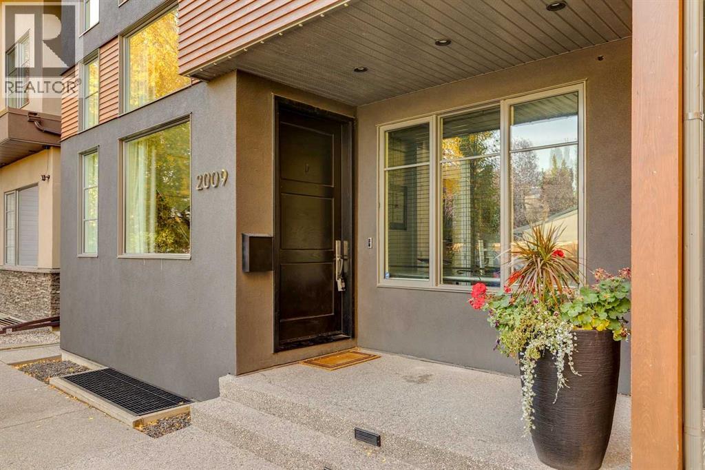 2009 40 Avenue SW, Calgary, Alberta  T2T 1R5 - Photo 3 - A2350309