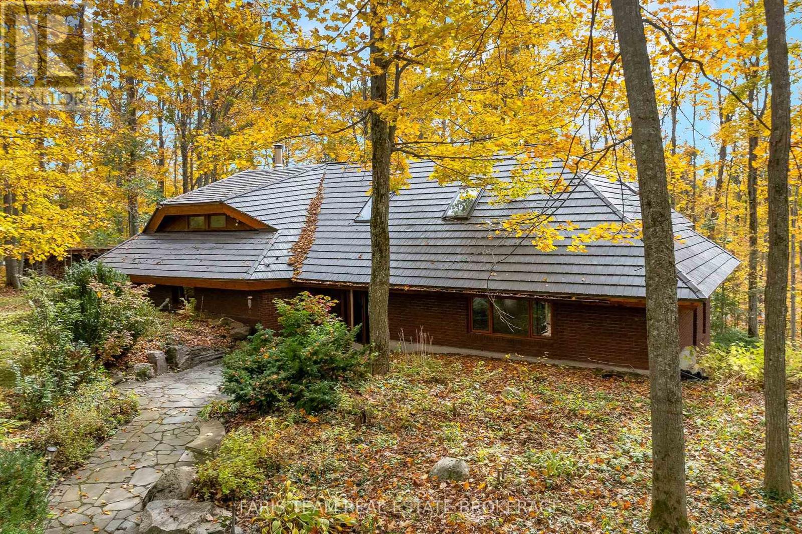 15 Scottdale Drive, Oro-Medonte, Ontario  L0L 1T0 - Photo 3 - S13866050