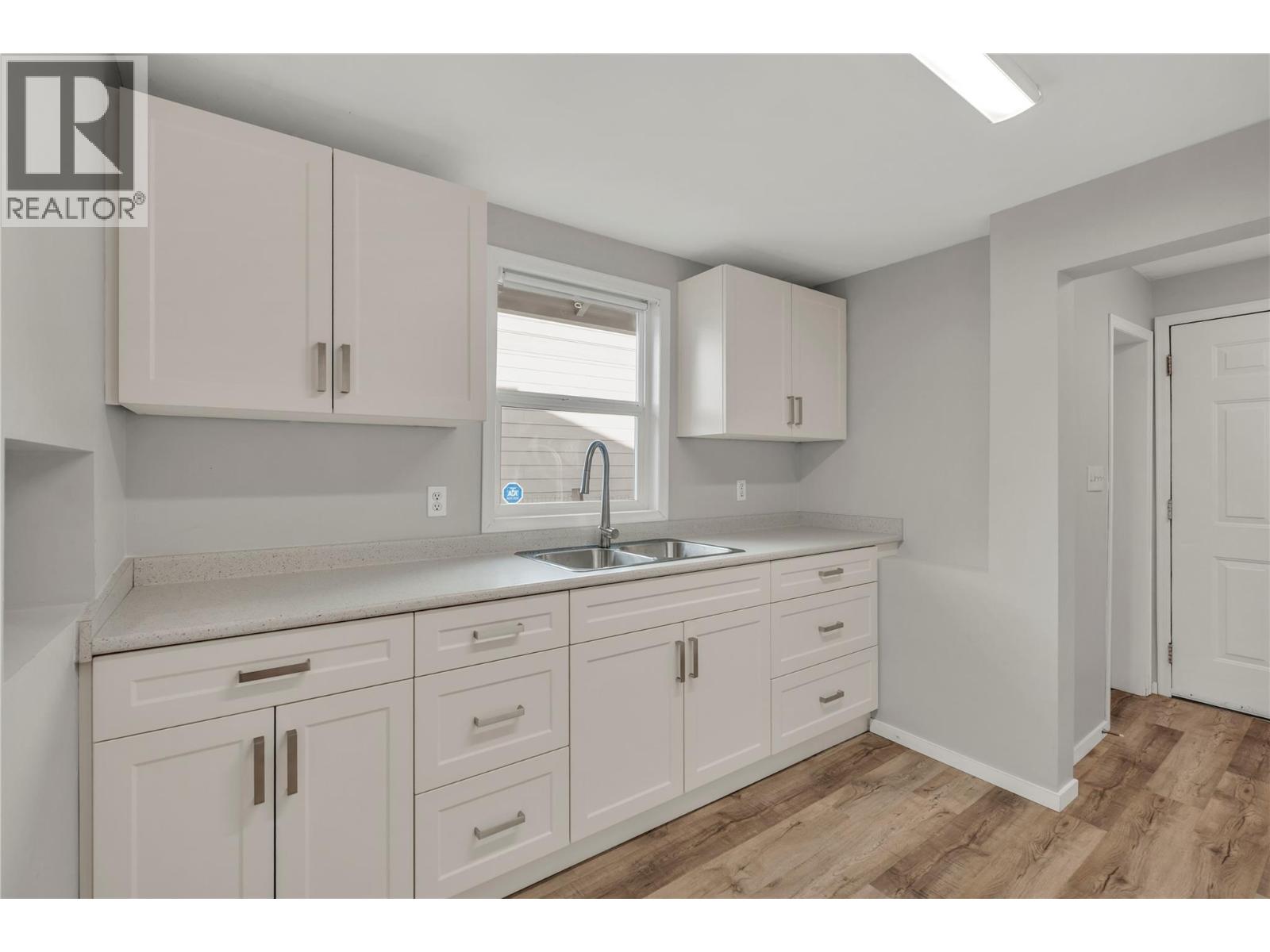 468 Wade Avenue W, Penticton, British Columbia  V2A 1V4 - Photo 8 - 10403811